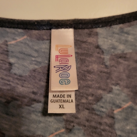 LuLaRoe top - Picture 3 of 4